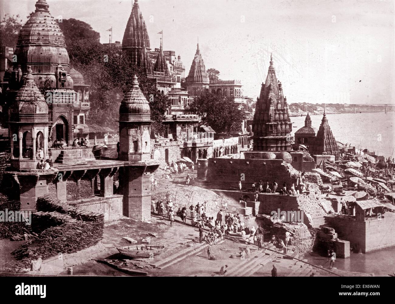 Vue sur la ville, Benares, Inde. 1922. Banque D'Images