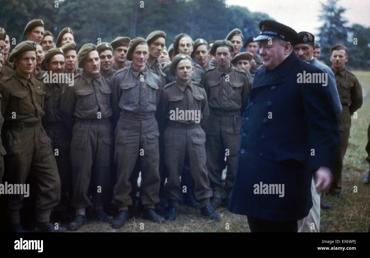 Winston Churchill la deuxième guerre mondiale, le premier ministre britannique, avec des soldats 1942 Banque D'Images