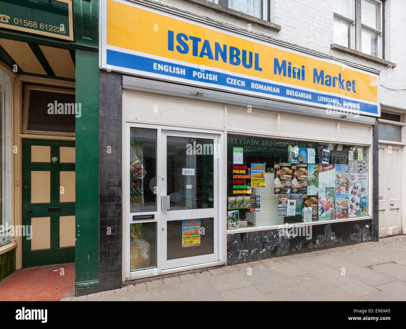 'Istanbul' mini supermarché en Leominster de vente de divers aliments de l'Europe de l'Est Banque D'Images