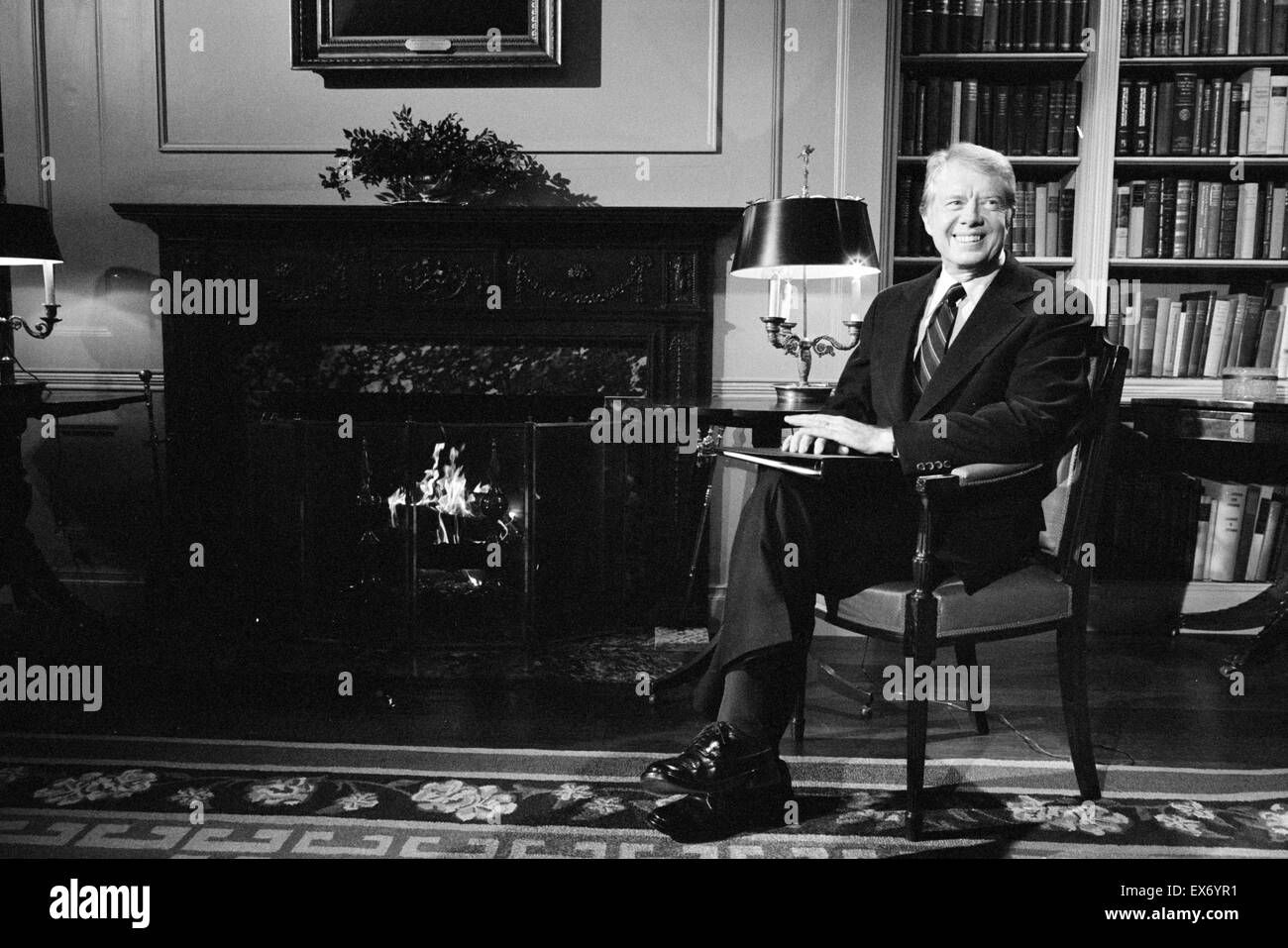 Le président Jimmy Carter à la Maison Blanche lors d'une conversation au coin du feu, 1979 Banque D'Images