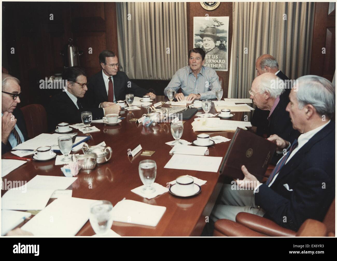 Le président Gerald Ford, rencontre le directeur désigné de la CIA, George Bush en 1976. Banque D'Images