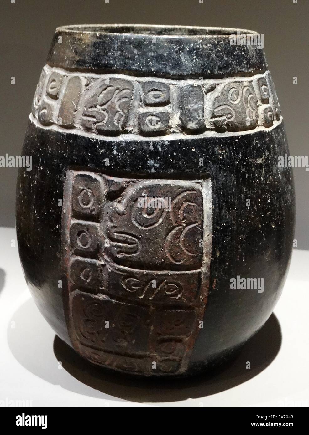 Vase en céramique maya, avec des glyphes AD 600-900gaufré Banque D'Images