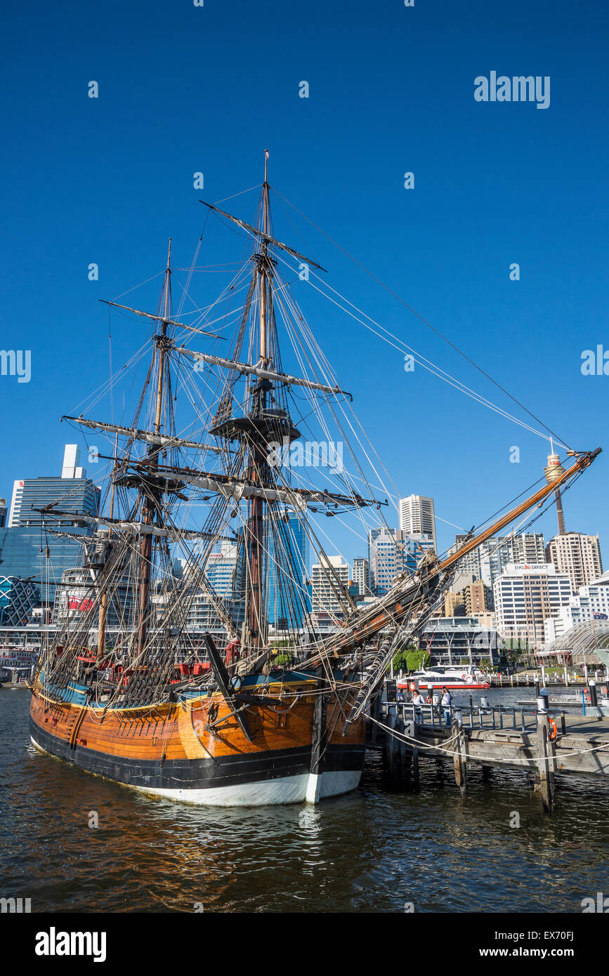 Réplique du capitaine Cook navire 'effort", Darling Harbour, Sydney, Australie Banque D'Images