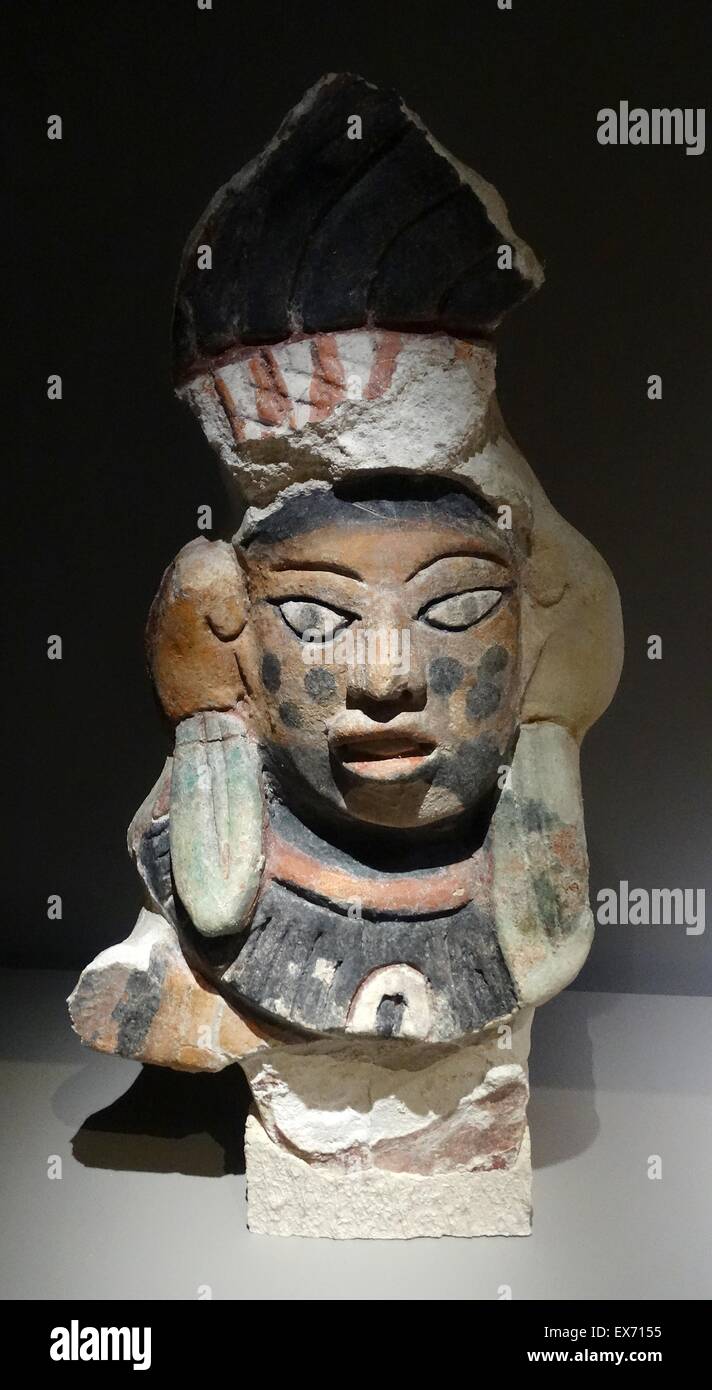 Sculpture en stuc polychrome maya avec caractéristiques anthropomorphiques, le Mexique Oxtankah de AD 600-900 Banque D'Images