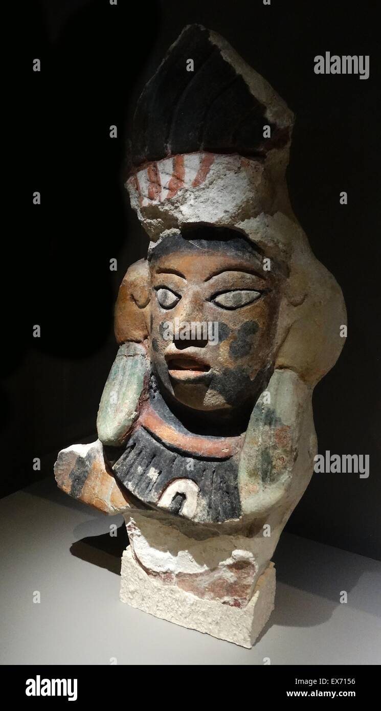 Sculpture en stuc polychrome maya avec caractéristiques anthropomorphiques, le Mexique Oxtankah de AD 600-900 Banque D'Images