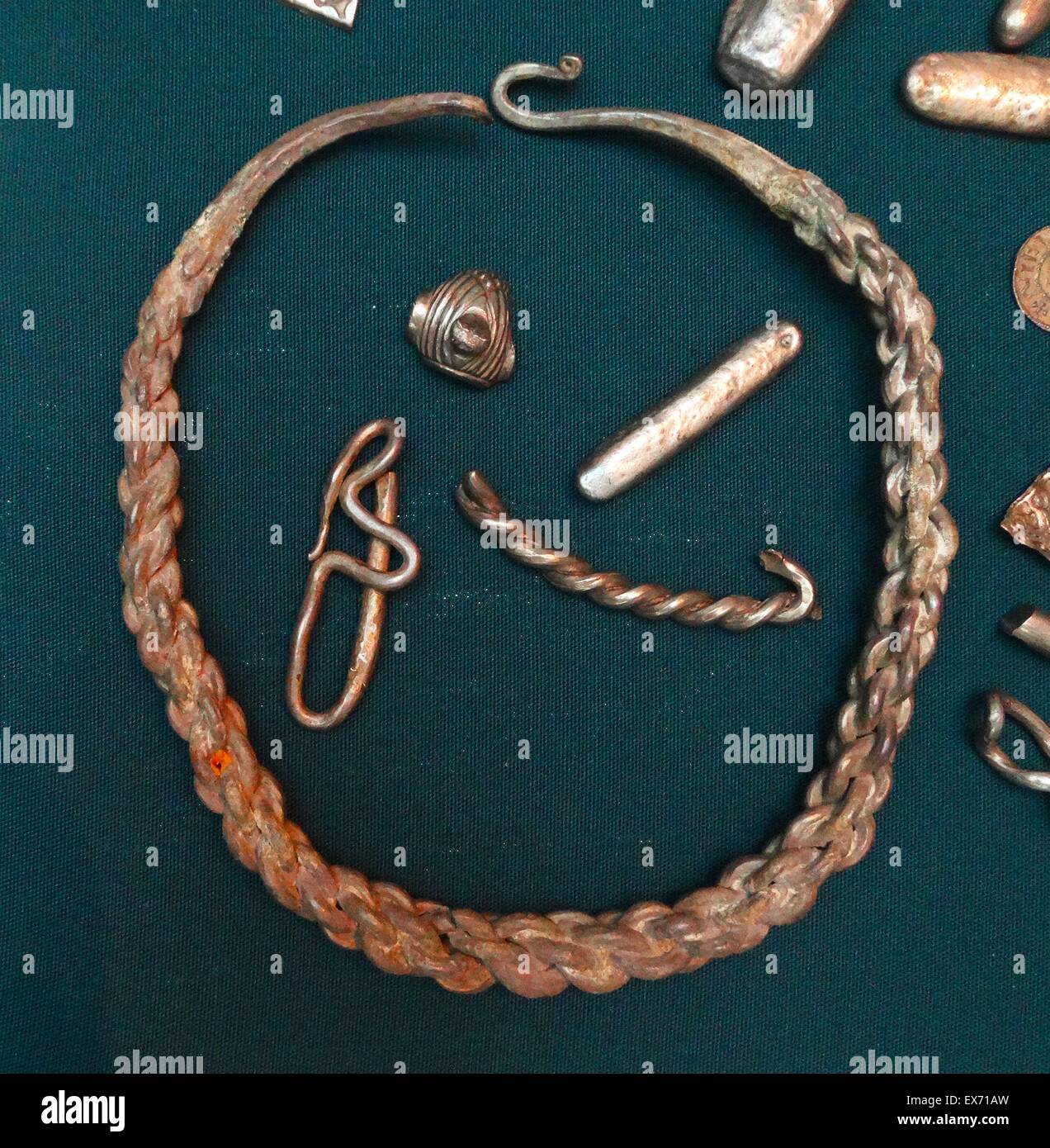 L'Cuerdale Hoard ; partie d'un trésor d'argent viking trouvés dans un coffre de plomb à côté de la rivière Ribble à Cuerdale, Lancashire. Composé d'environ 7500 pièces de monnaie et de 1200 pièces de lingots. Annonce 905 Banque D'Images