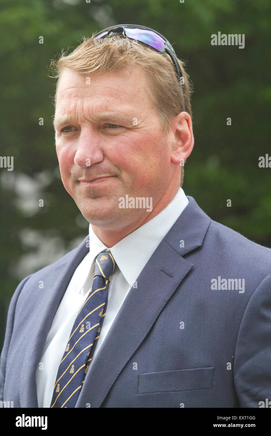 Wimbledon London,UK. 8e juillet 2015. La légende de l'aviron olympique britannique Matthew Pinsent arrive à la journée de 9 profils têtes sur le tennis de Wimbledon 2015 : Crédit amer ghazzal/Alamy Live News Banque D'Images