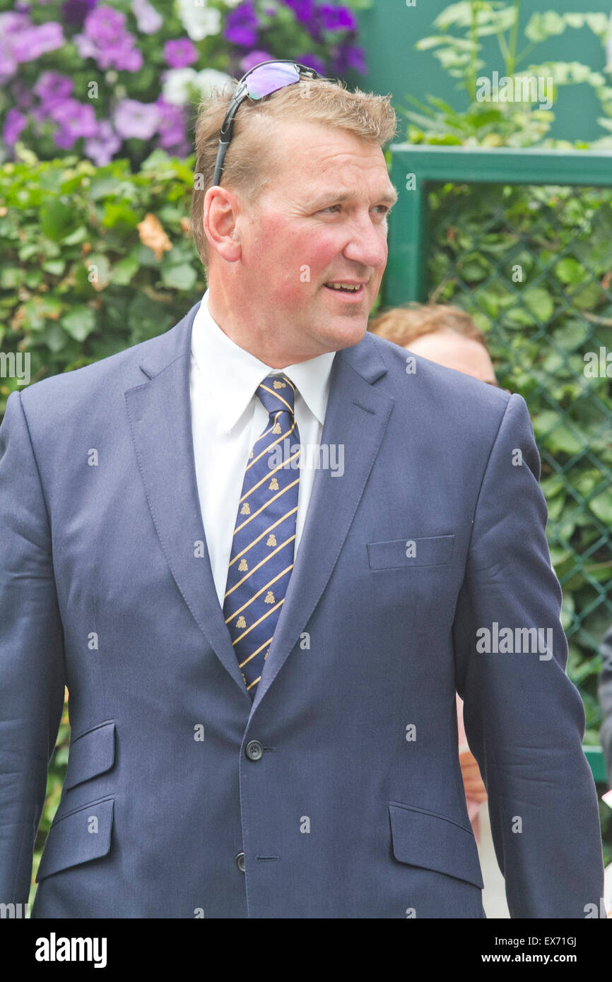 Wimbledon London,UK. 8e juillet 2015. La légende de l'aviron olympique britannique Matthew Pinsent arrive à la journée de 9 profils têtes sur le tennis de Wimbledon 2015 : Crédit amer ghazzal/Alamy Live News Banque D'Images