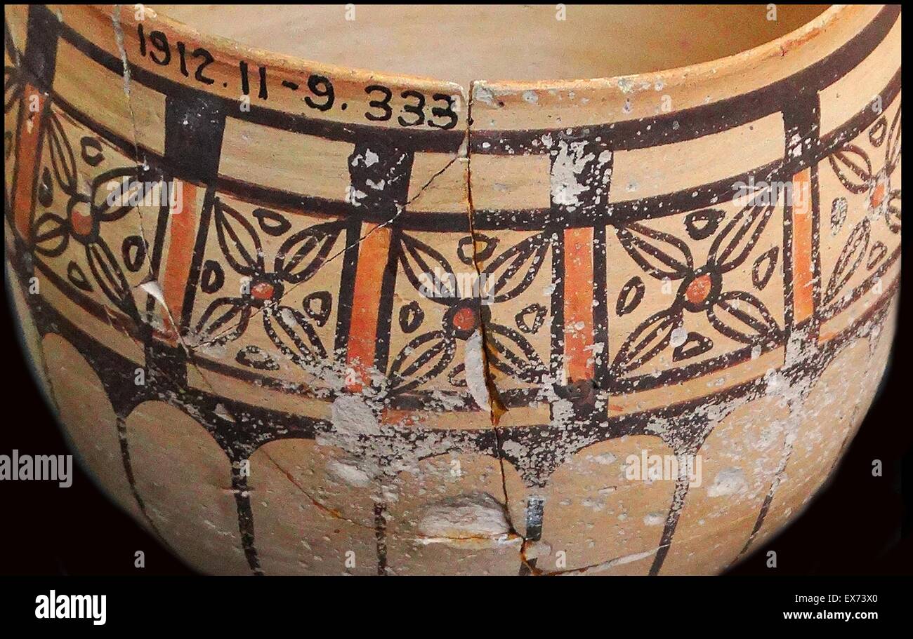 Coupe fine ware avec peints avec des motifs géométriques. Méroé (une ancienne ville sur la rive est du Nil, près de Shendi, Soudan). Méroé était la capitale du sud de l'Napata/Royaume Méroïtique, qui s'étendait sur toute la période c. 800 BCE - ch. 350 CE Banque D'Images