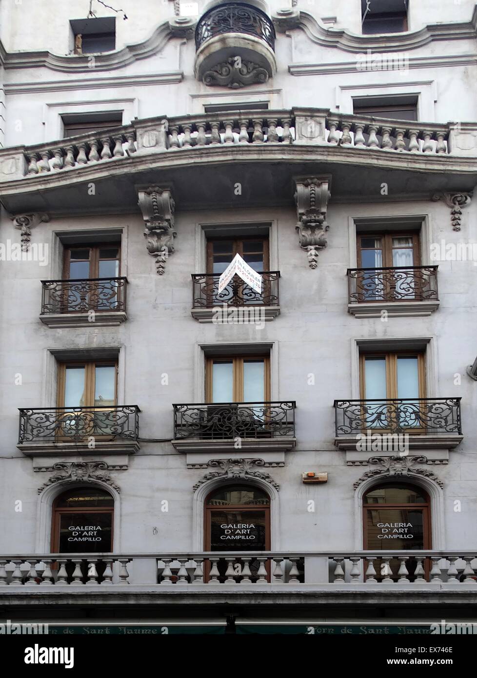 Façade d'appartements datant du début du xxe siècle, Barcelone, Espagne Banque D'Images