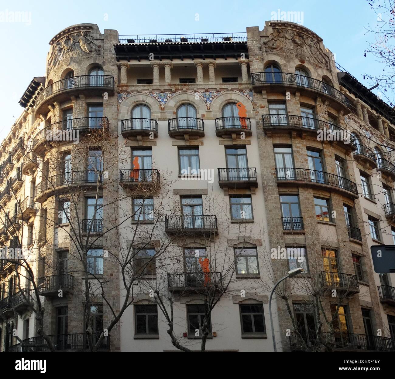 Façade d'appartements datant du début du xxe siècle, Barcelone, Espagne Banque D'Images