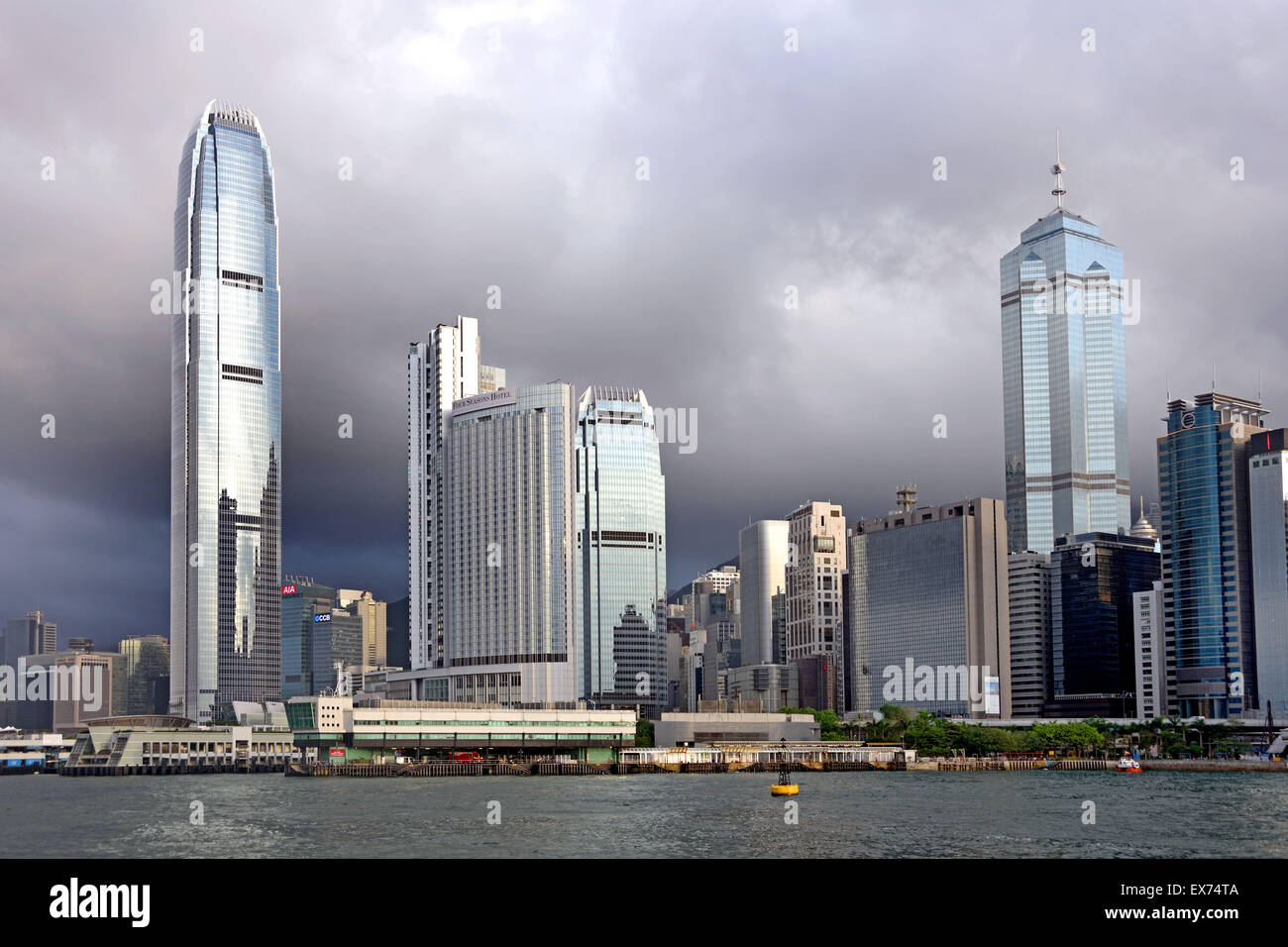 L'île de Hong Kong city skyline skyscrapers Chine Victoria Harbour Banque D'Images