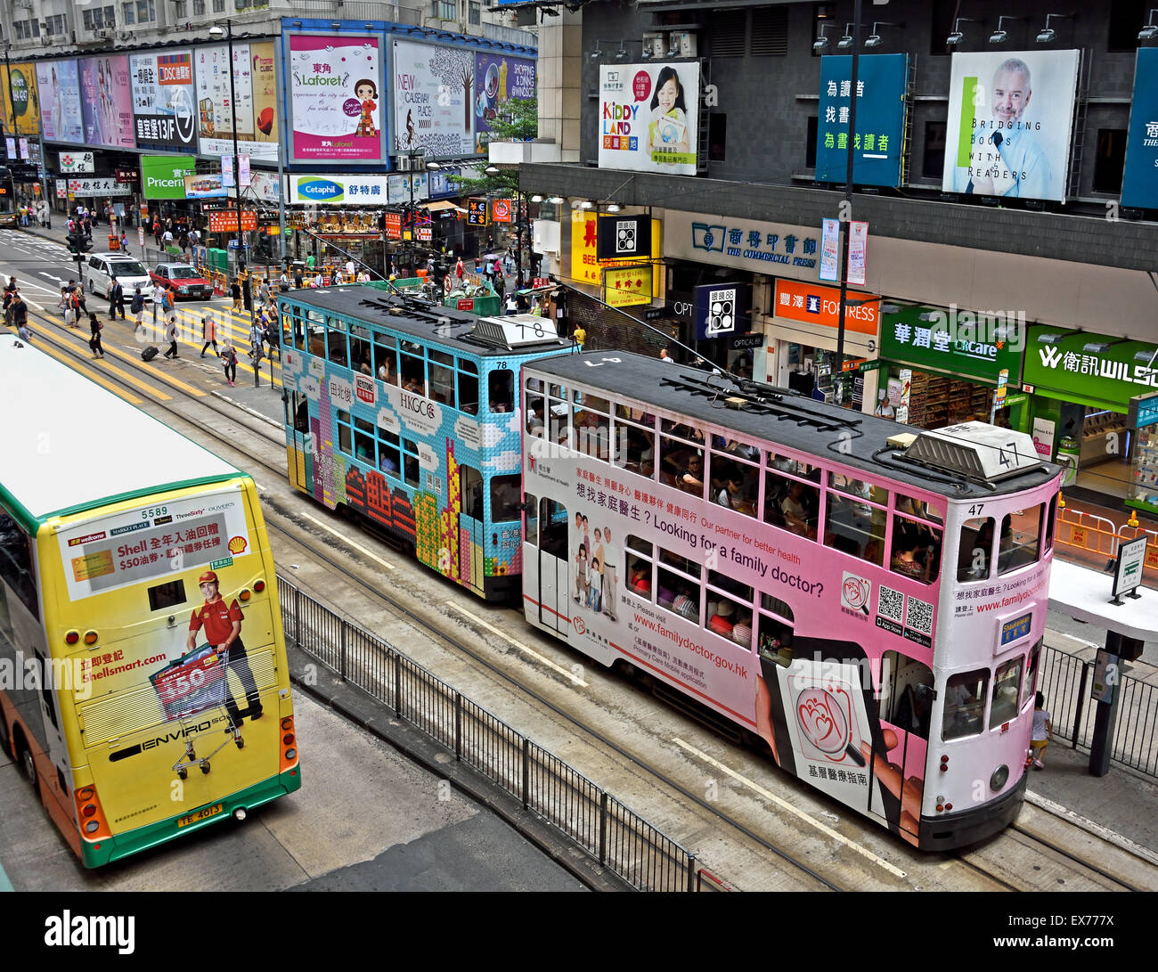 Double Deck avec le tram Tramway publicité corps Hong Kong Chine ( occupé l'île de Hong Kong ) Yee Wo Street / Hennessy Road Causeway Bay Hong Kong Island Banque D'Images