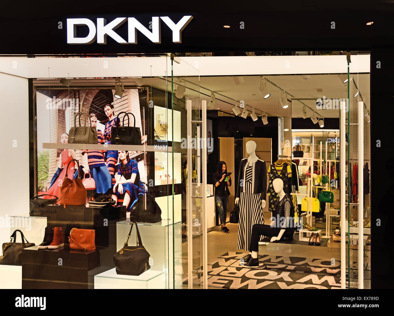 DKNY ( New York, États-Unis d'Amérique ) l'île de Hong Kong Fashion Store chinois Chine Banque D'Images