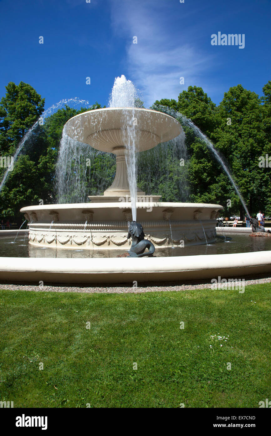 Pologne, Varsovie, Marszalkowska, Ogrod Saski, de l'eau fontaine en parc public. Banque D'Images