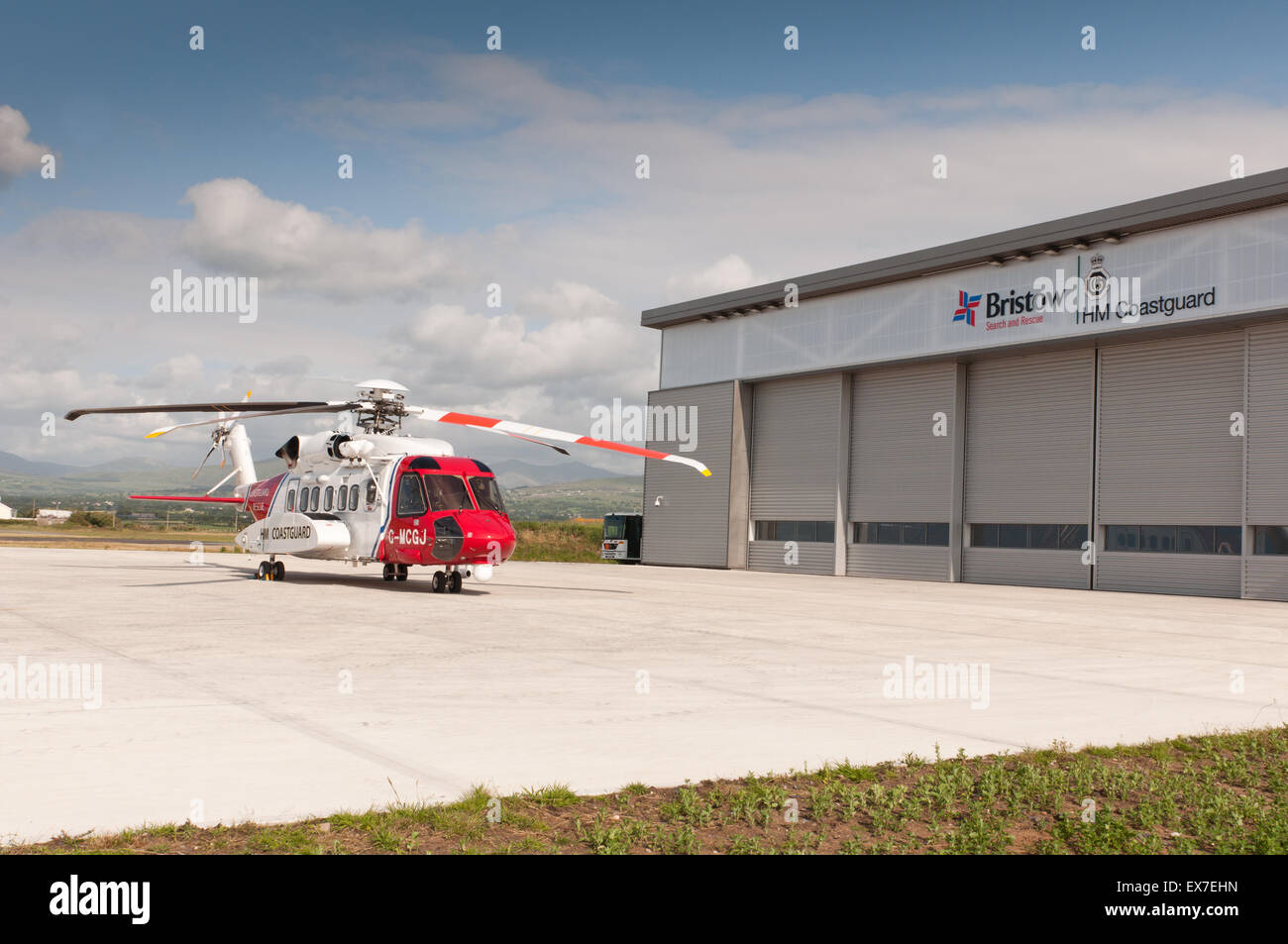 8 juillet 2015, Caernarfon, Gwynedd, Pays de Galles, Royaume-Uni. Le Maritime Coastguard Agency a officiellement ouvert son service de recherche et sauvetage à aujourd'hui, Caernarfon avec Sikorsky S92 hélicoptères exploités par Bristow qui remplacent les Sea King de la vallée de l'Escadron de la RAF 22. Crédit : Michael Gibson/Alamy Live News Banque D'Images 8 juillet 2015, Caernarfon, Gwynedd, Pays de Galles, Royaume-Uni. Le Maritime Coastguard Agency a officiellement ouvert son service de recherche et sauvetage à aujourd'hui, Caernarfon avec Sikorsky S92 hélicoptères exploités par Bristow qui remplacent les Sea King de la vallée de l'Escadron de la RAF 22. Crédit : Michael Gibson/Alamy Live News Banque D'Images