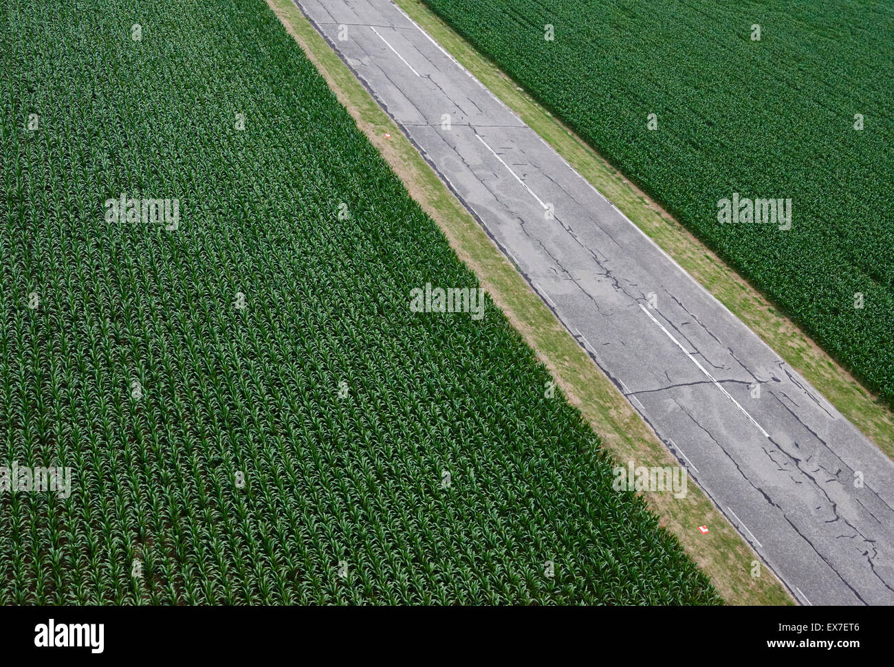 La piste d'un petit aéroport, vue aérienne Banque D'Images