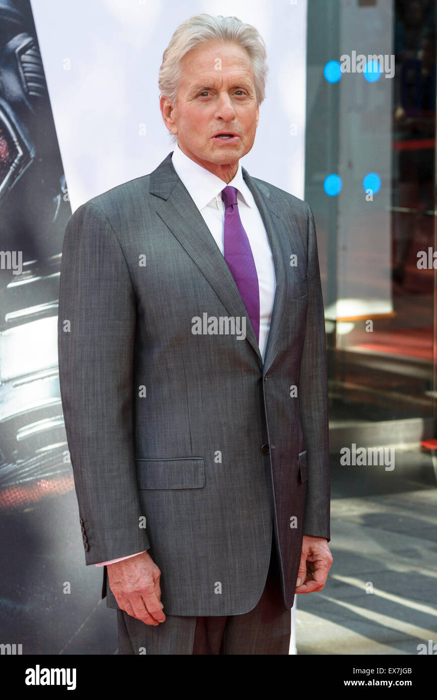 Michael Douglas arrive sur le tapis rouge pour la première européenne de l'Ant-Man le 08/07/2015 à l'odeon Leicester Square, Londres. Photo par Julie Edwards/Alamy Live News Banque D'Images
