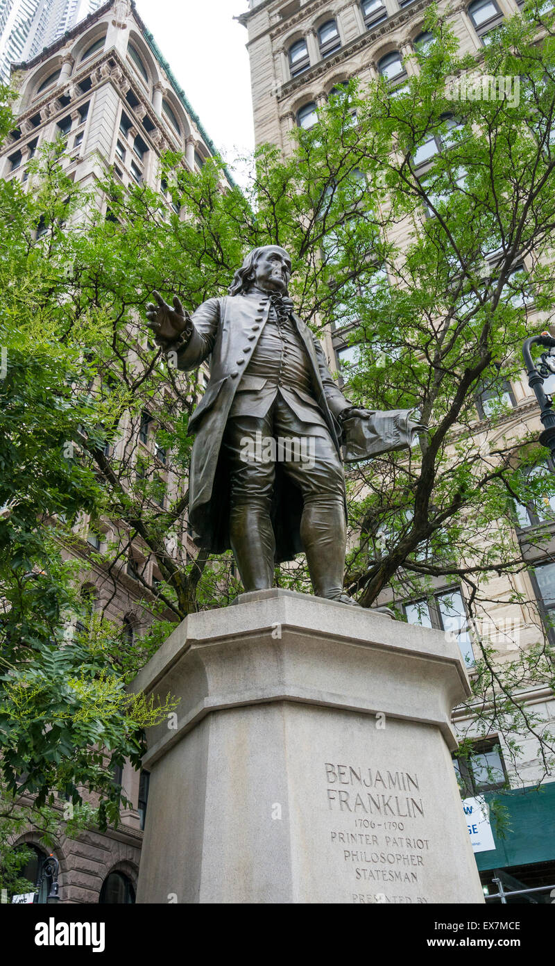 Benjamin Franklin 1872 statue sur Park Row dans le Lower Manhattan à New York City Banque D'Images
