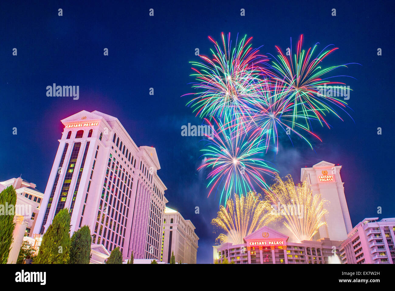 Le Caesars Palace spectacle de feux d'artifice dans le cadre de la célébration du 4 juillet à Las Vegas Banque D'Images