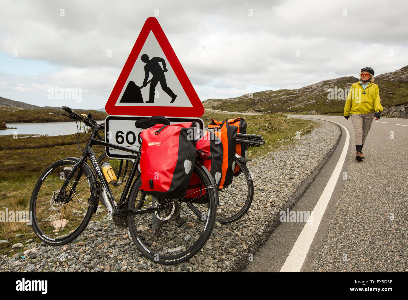Cyclotourisme sur l'île de Harris, Hébrides extérieures, en Écosse, au Royaume-Uni. Banque D'Images