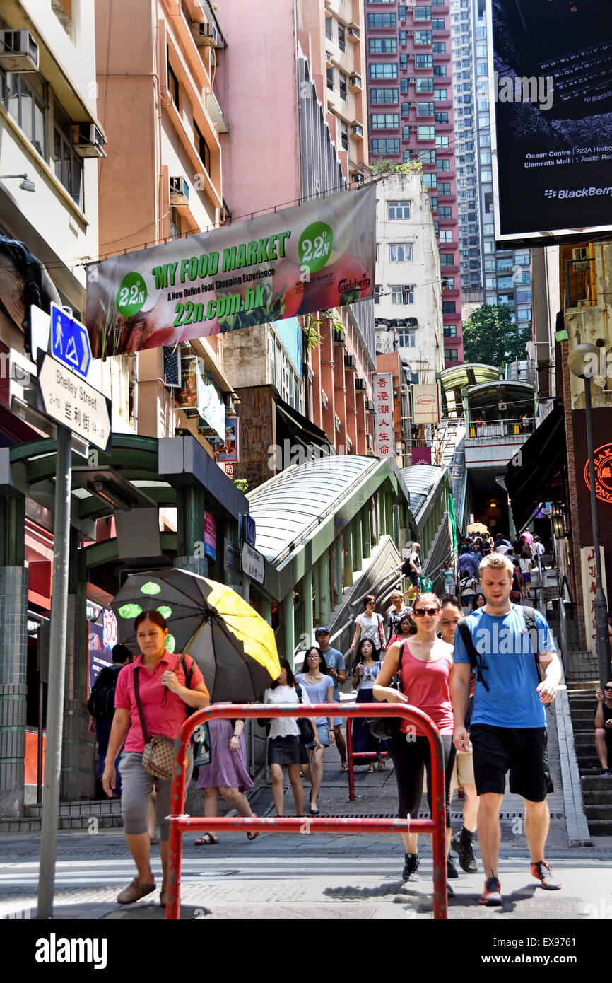 Le Central Mid levels Escalator , système de passerelle à Hong Kong ( le plus long système d'escalier roulant couvert extérieur dans le monde 800 mètres ) Hong Kong île ( Central ) Chine chinois Banque D'Images