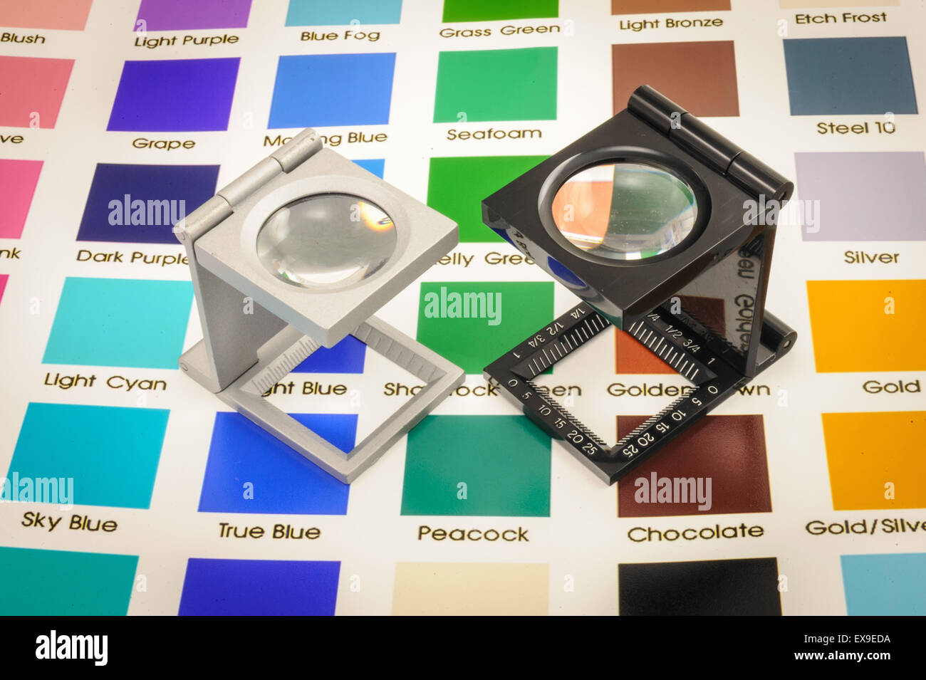 Loupes loupe double sur la gestion des couleurs color chart Photo Stock ...
