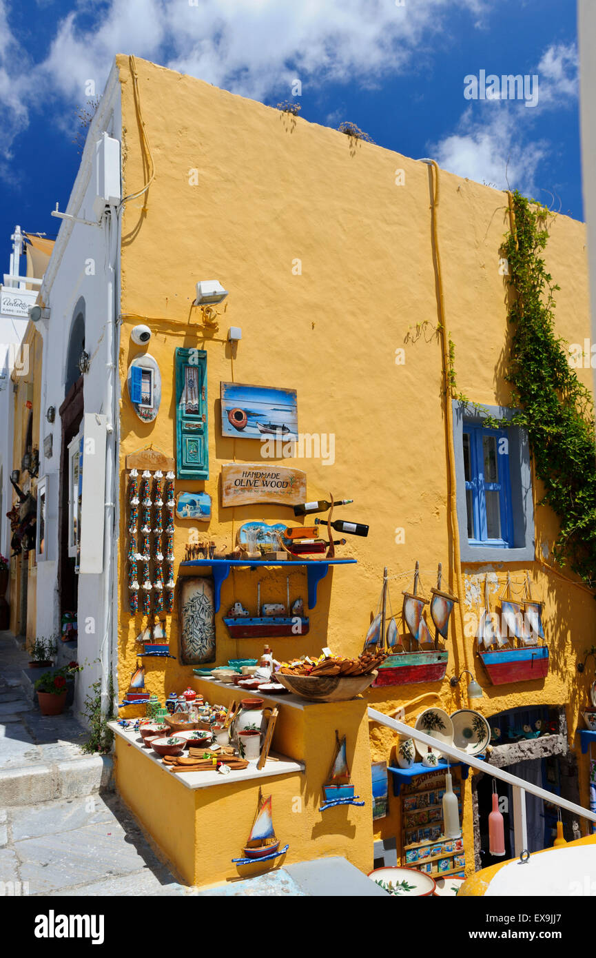 Un grand choix de tricot Points de vente sur la rue d''Oia, Santorin, Grèce. Banque D'Images
