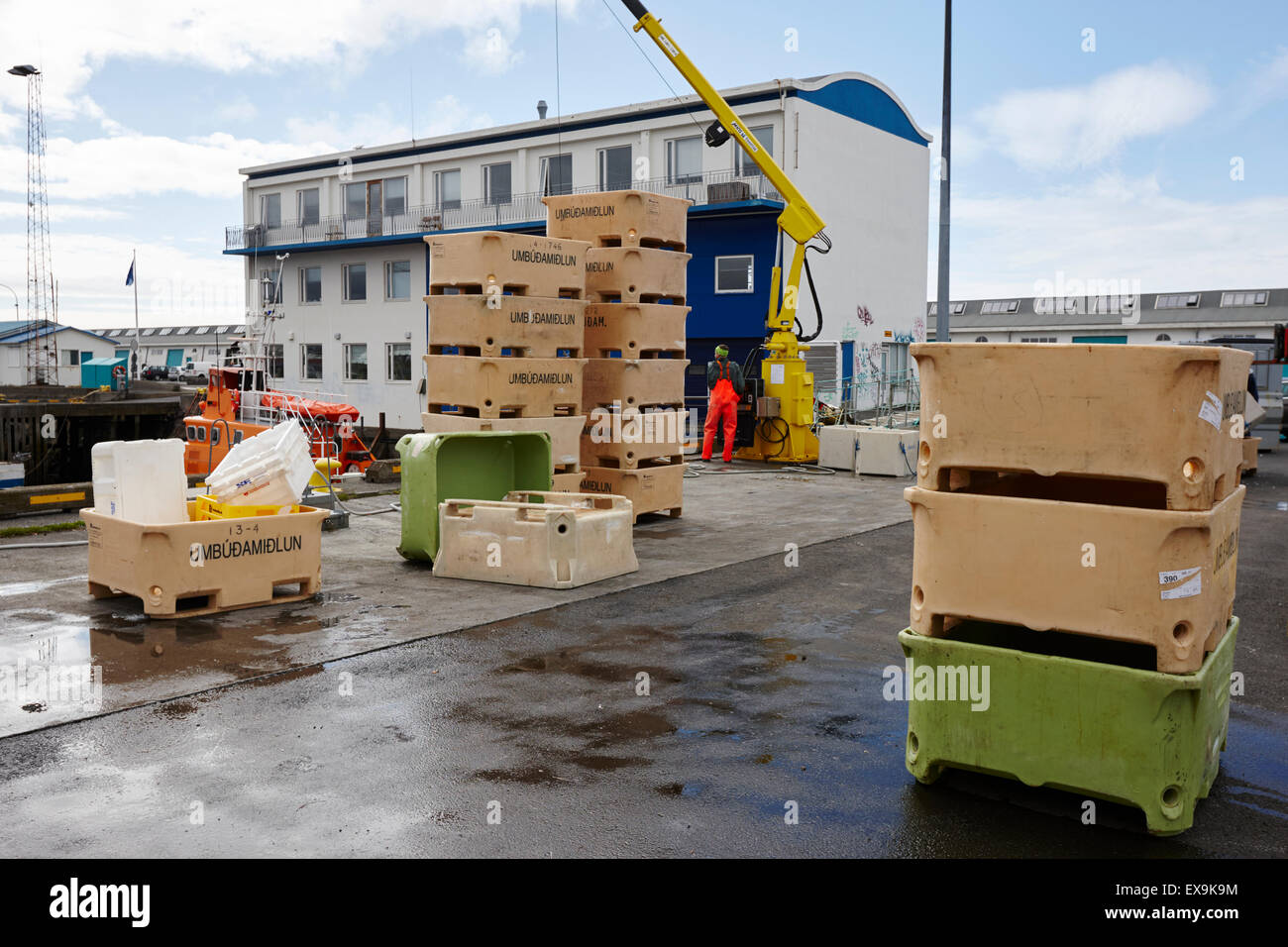Le déchargement des bateaux de pêche du poisson dans les zones de port de Reykjavik en Islande Banque D'Images
