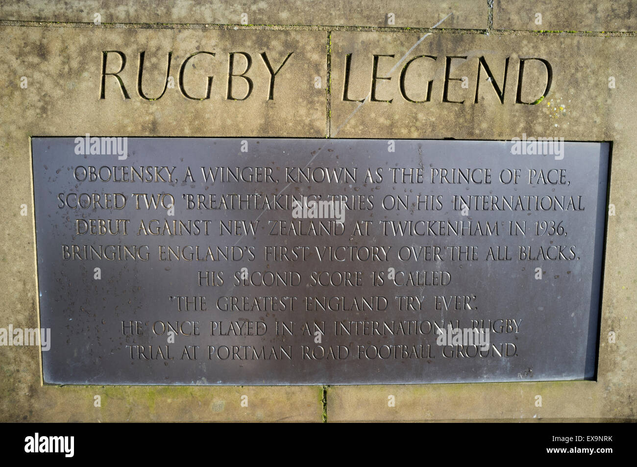 Un monument à rugby legend Obolensky, connu comme le prix de l'APCE, Ipswich, Suffolk, UK. Banque D'Images