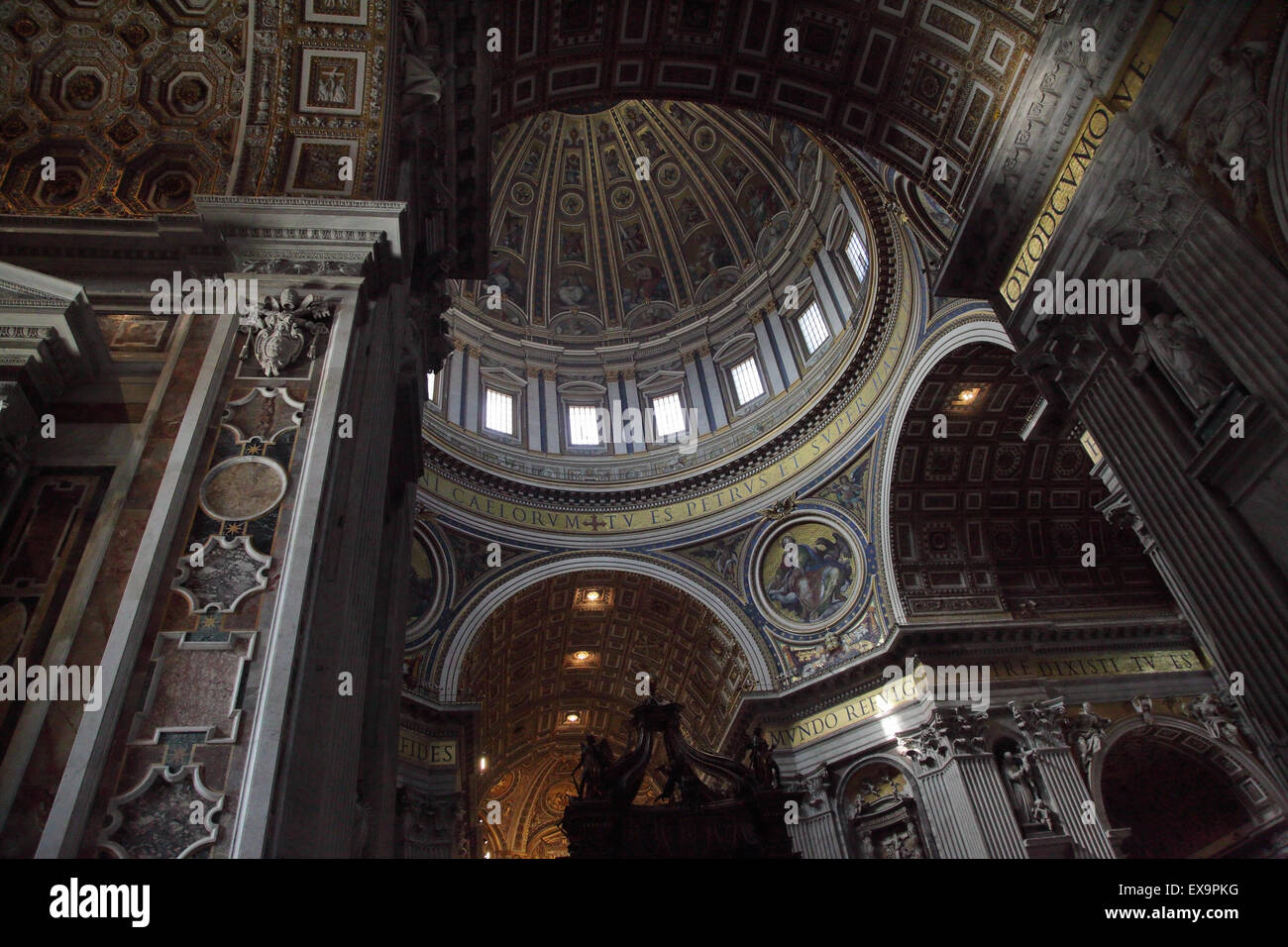 L'intérieur de la basilique Saint Pierre. Vatican, Rome, Latium, Italie, Europe Banque D'Images