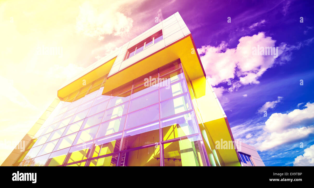 Vintage photo filtré de l'immeuble de bureaux au coucher du soleil, concept d'entreprise. Banque D'Images