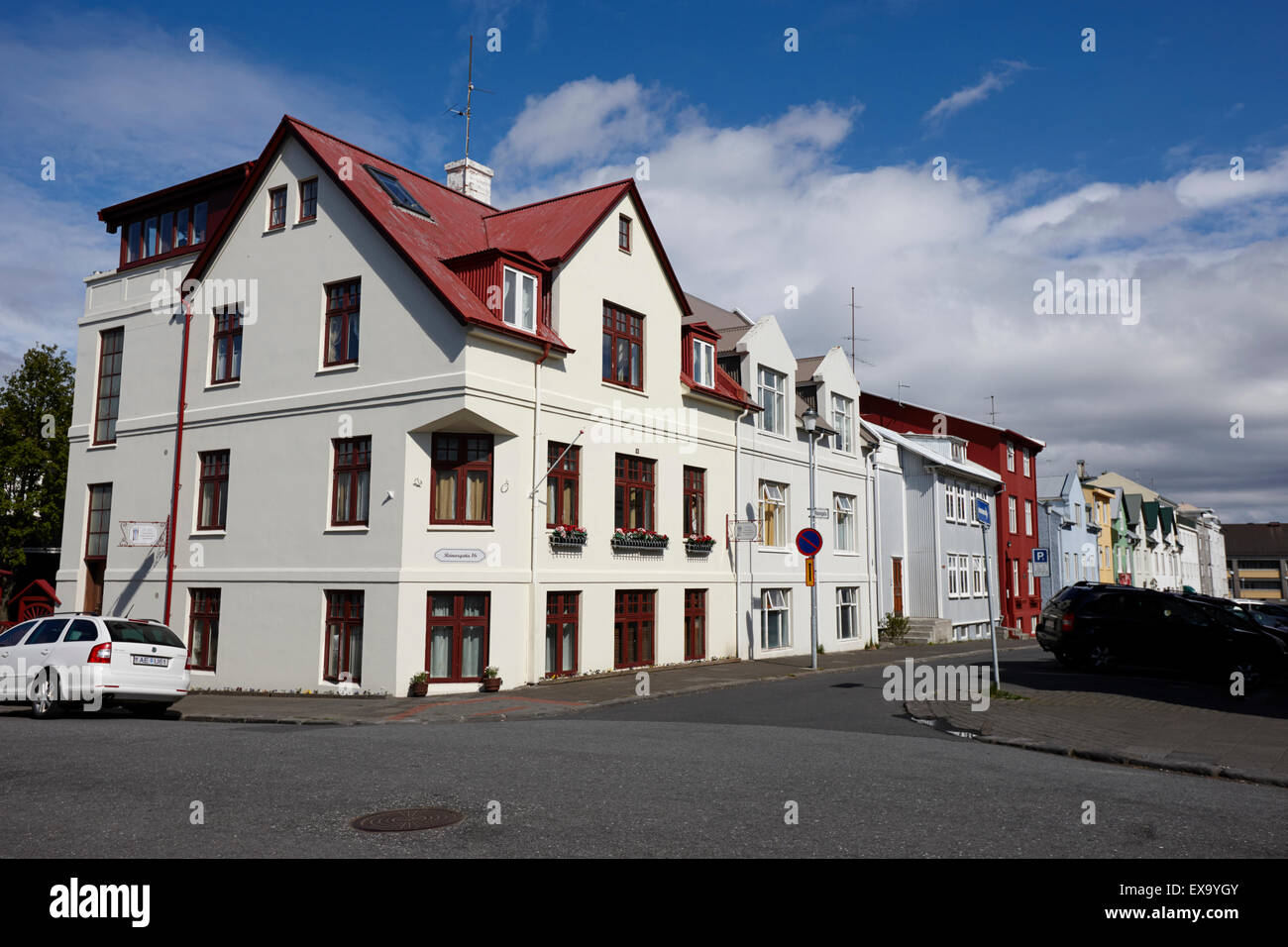Les immeubles à appartements et maisons traditionnelles en ranargata Reykjavik Islande Banque D'Images