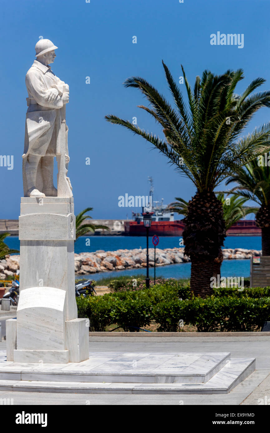 Statue du Soldat inconnu Rethymnon Crète îles grecques Grèce Banque D'Images