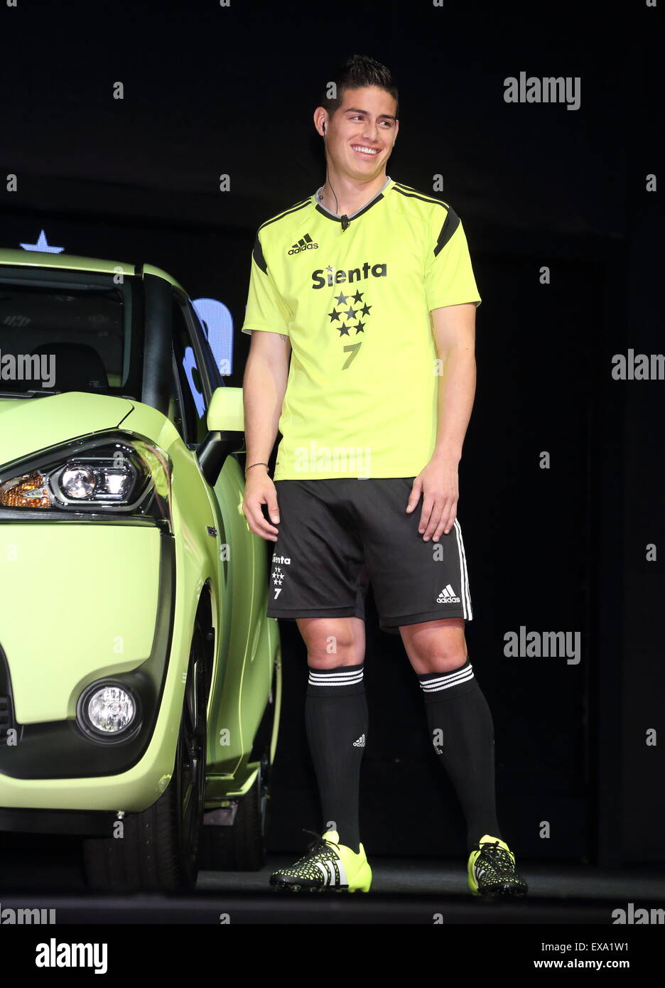 Joueur de football colombien James Rodriguez assiste à une conférence de presse par Toyota Motor d'annoncer son nouveau modèle hybride 'Toyota Sienta' à Tokyo le 9 juillet 2015. Credit : Motoo Naka/AFLO/Alamy Live News Banque D'Images