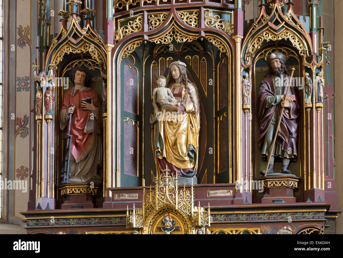 Vierge à l'enfant, Saint Laurent et Saint Jacques, figures sculptées du maître de Rabenden, église paroissiale de St Laurentius, Obing Banque D'Images