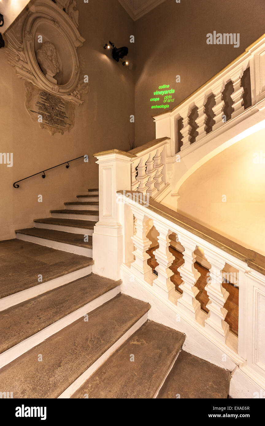 Italie Piémont Langhe et le Roero World Heritage Magliano Alfieri escalier du Château Banque D'Images
