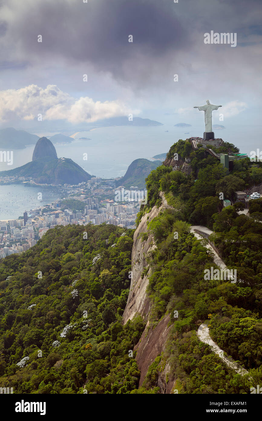 Rio de Janeiro, Corcovado montrant des paysages le Christ et le Pain de Sucre, Site de l'UNESCO, Rio de Janeiro, Brésil, Amérique du Sud Banque D'Images