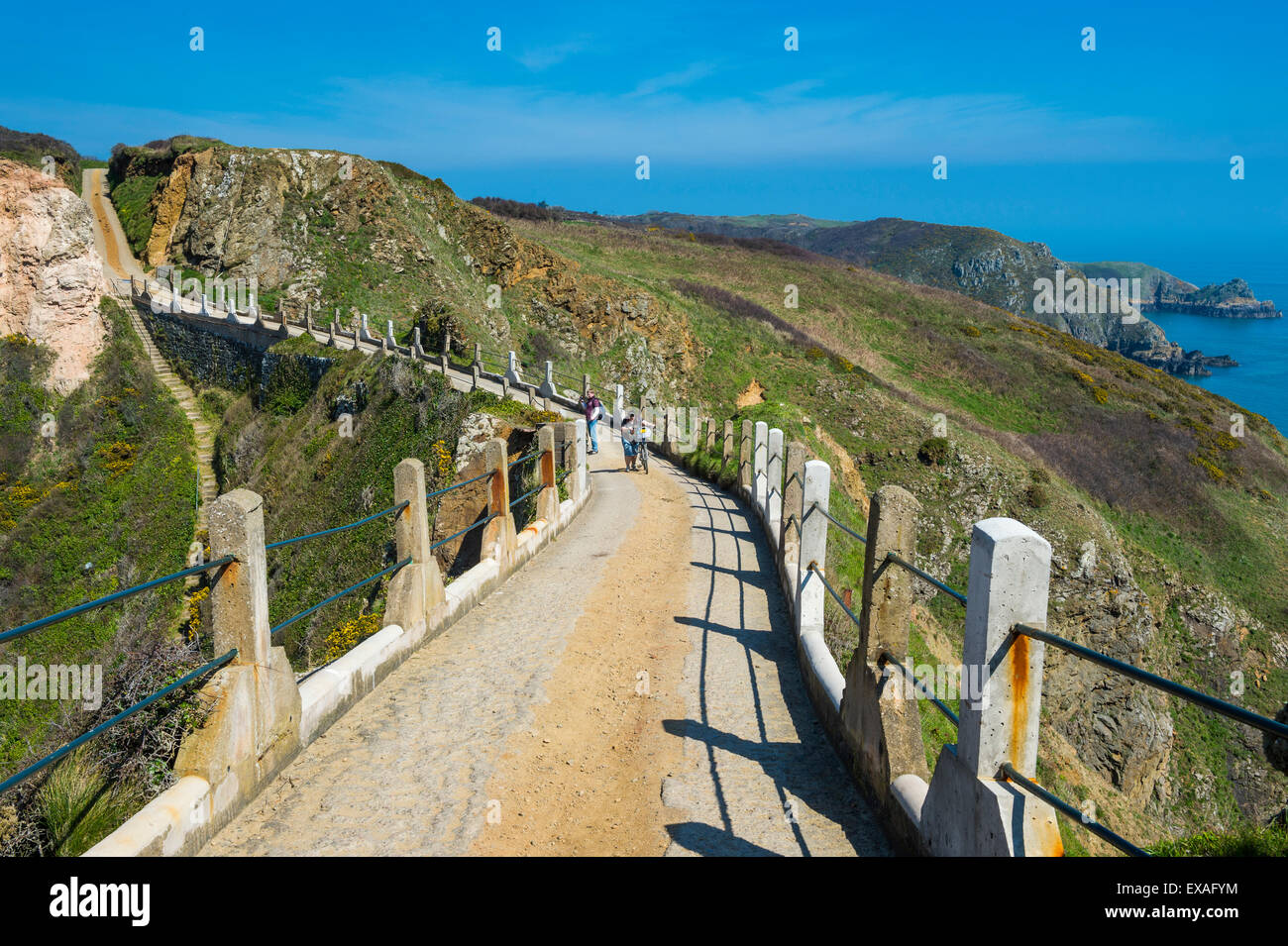 Route reliant l'isthme étroit de la Grande et Petite Sark, Channel Islands, Royaume-Uni, Europe Banque D'Images