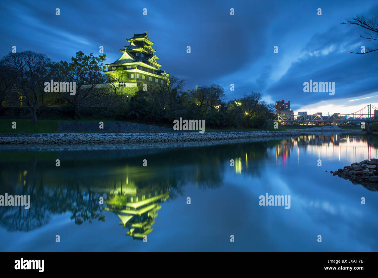 Okayama Castle au crépuscule, Okayama, préfecture d'Okayama, Japon, Asie Banque D'Images