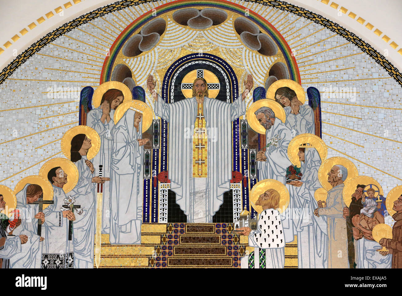 Jésus Christ représenté dans l'accueil au paradis, mosaïques créées par Remigius Geyling, Vienne, Autriche Banque D'Images