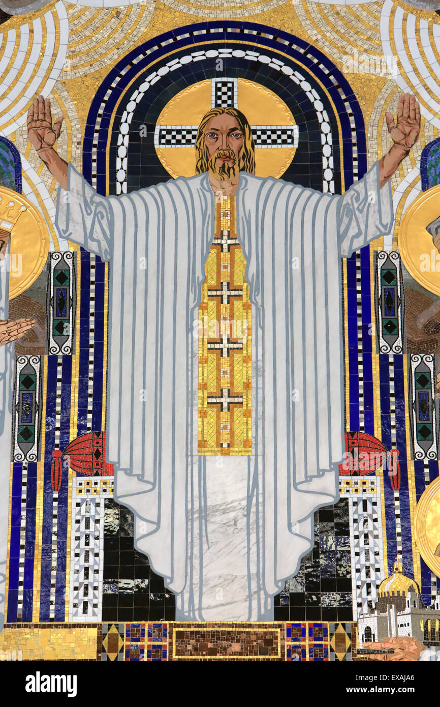 Jésus Christ représenté dans l'accueil au paradis, mosaïques créées par Remigius Geyling, Vienne, Autriche Banque D'Images