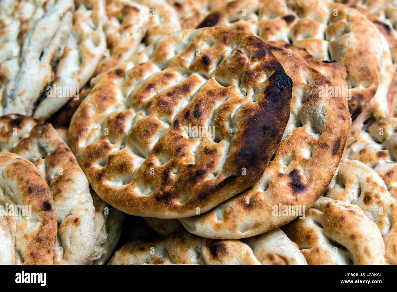 Pain en vente au marché de Kemeraltı, Izmir, Turquie Banque D'Images