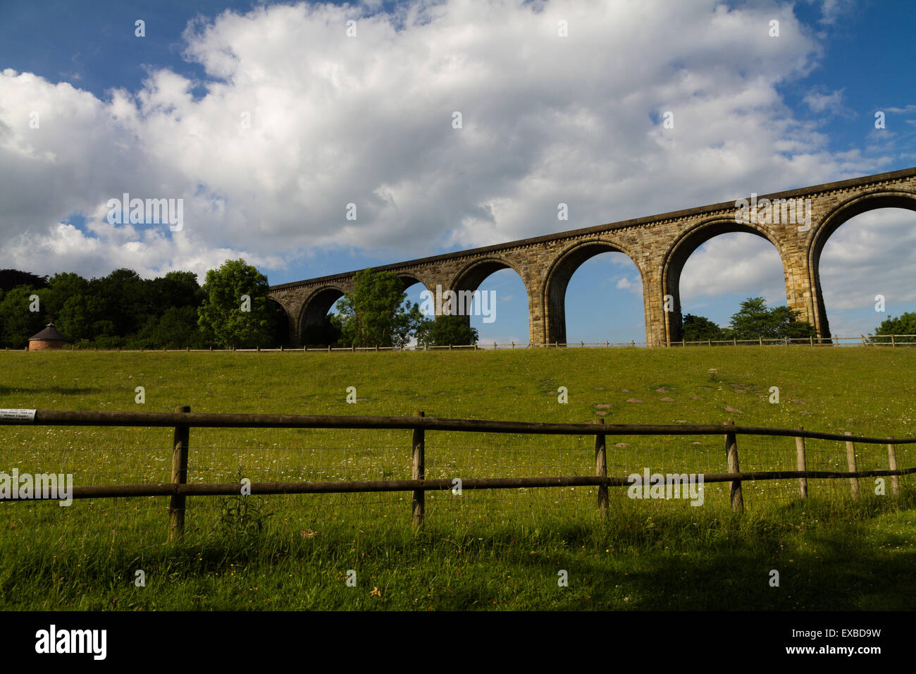 Le viaduc ferroviaire de cefn mawr country park, wrexham,le nord du Pays de Galles Banque D'Images