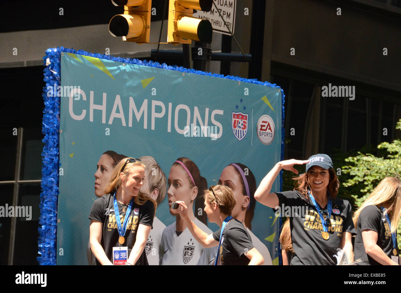 New York, USA. 10 juillet, 2015. Womens USA coupe du monde de soccer féminin de l'équipe gagnante de new york défilé 10 juillet 2015 © Simon leigh/Alamy Li Banque D'Images