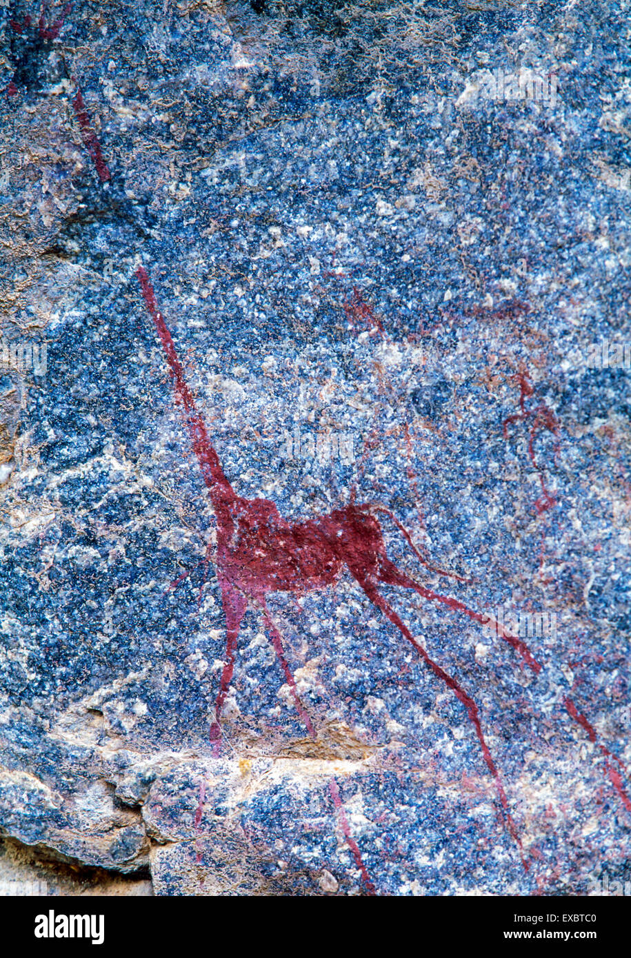 L'art rupestre ancien, ou peinture rupestre, par le peuple san dans le Mthethomusga Game Reserve en Afrique du Sud Banque D'Images