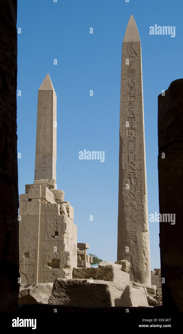 Karnak, Louxor, Egypte. Temple de Karnak sacré pour dieu Amon : obélisques du pharaon Hatshepsout et Thoutmosis I Banque D'Images