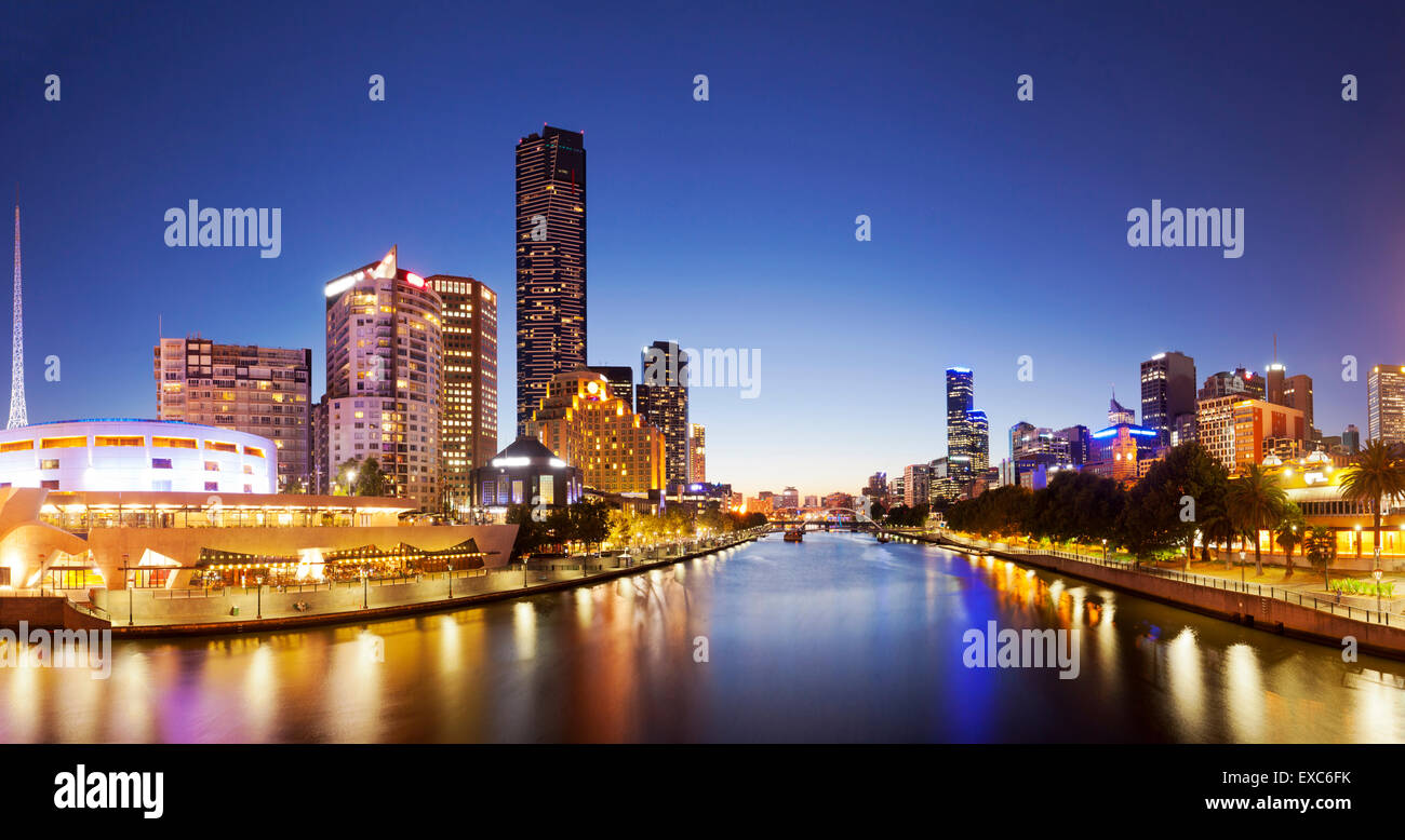 Panorama du centre-ville de Melbourne de nuit Banque D'Images