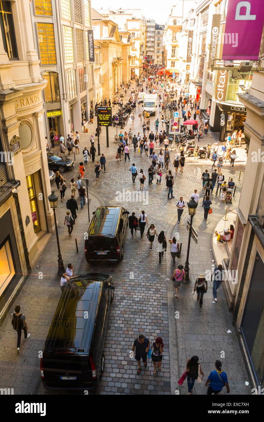 Paris, France, Ville High Angle Scène de rue, les gens Shopping dans le grand magasin Le Printemps Français, Banque D'Images