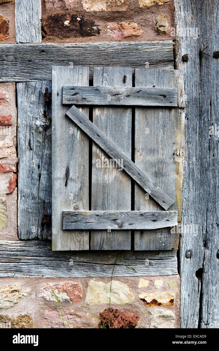 Une vieille porte de grange vintage rustique en bois Banque D'Images